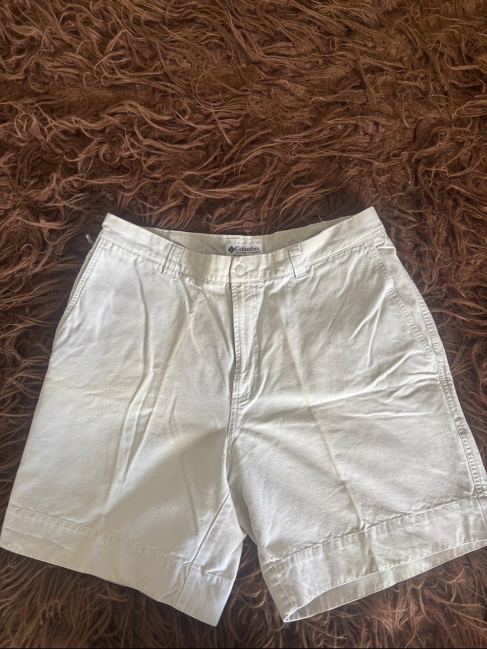 Men’s Columbia Khaki Casual Shorts. 36.